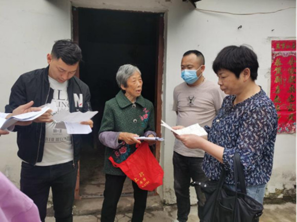 淮南市田區醫保局走訪(fǎng)慰問(wèn)脫貧戶(hù) 解決就醫難題