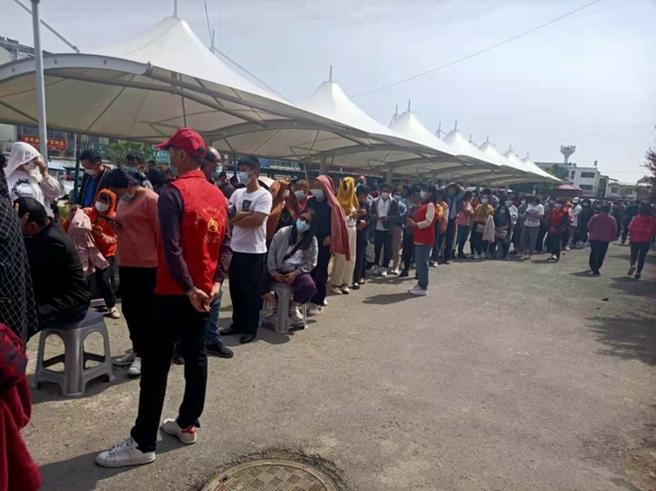 淮南毛集實(shí)驗區毛集鎮婦聯(lián)組織巾幗志愿者服務(wù)新冠疫苗接種工作