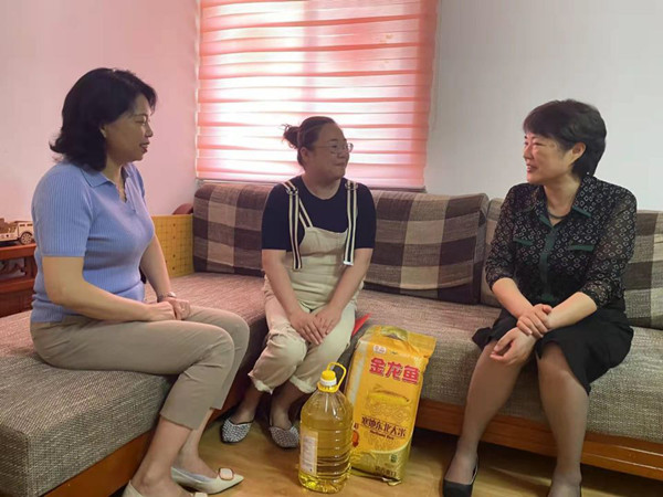 淮南市總工會(huì )開(kāi)展“六一”兒童節關(guān)愛(ài)慰問(wèn)活動(dòng)