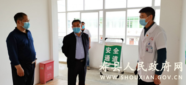 淮南壽縣縣委常委、副縣長(cháng)閆明圣督導三覺(jué)鎮疫情防控工作