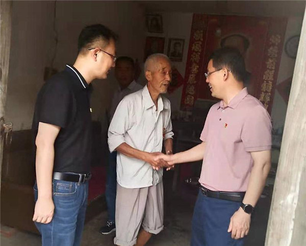 淮南潘集區委書(shū)記宋立敏赴包保鄉鎮開(kāi)展“七一”走訪(fǎng)慰問(wèn)