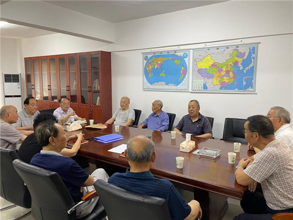 淮南田家庵區“新研分會(huì )”召開(kāi)“光榮在黨50年”老黨員老干部座談會(huì )