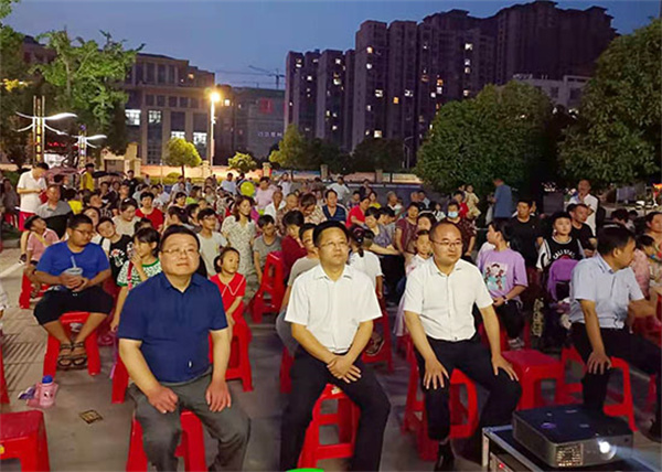 淮南鳳臺縣“百場(chǎng)紅色電影下基層”活動(dòng)啟動(dòng)