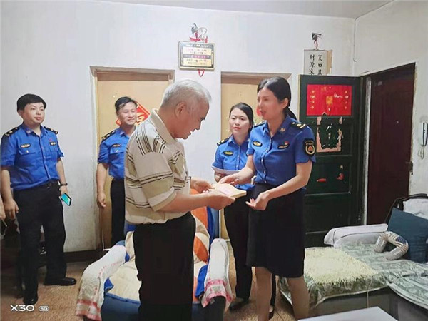 淮南市城管局開(kāi)展“七一”走訪(fǎng)慰問(wèn)