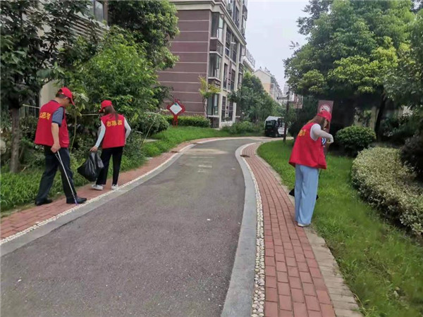 淮南“社區吹哨，黨員報到”—區經(jīng)信局赴瀚城社區開(kāi)展志愿者活動(dòng)