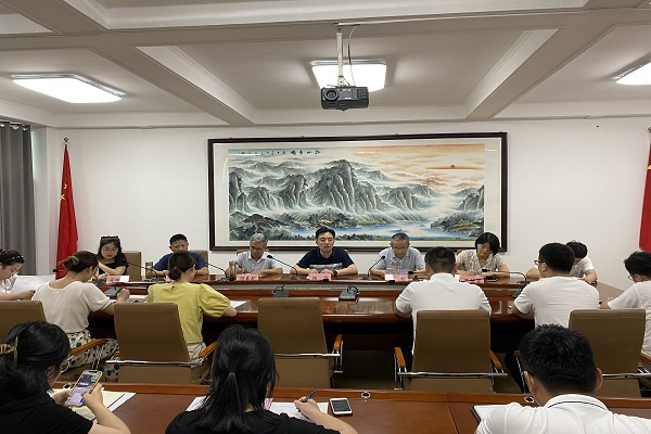 淮南：謝家集區召開(kāi)“高質(zhì)量發(fā)展，我們怎么干”大討論活動(dòng)青年干部座談會(huì )