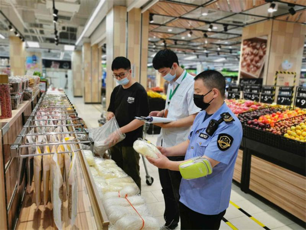 淮南市田家庵區市場(chǎng)監管局護航夏季食品安全