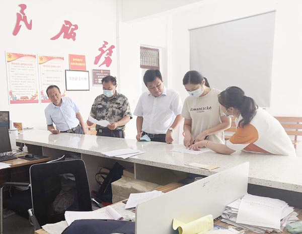 淮南市鳳臺縣縣長(cháng)熊壽宏暗訪(fǎng)督導疫苗接種工作