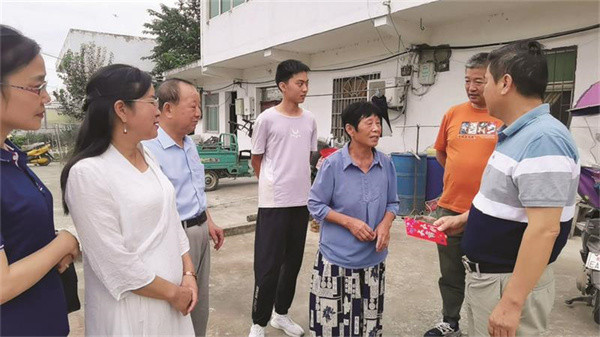 淮南市田家庵區：愛(ài)心傳遞希望 助學(xué)點(diǎn)亮夢(mèng)想
