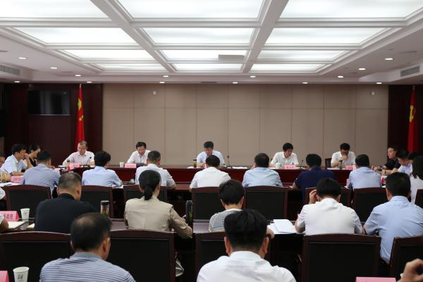 淮南市委常委、常務(wù)副市長(cháng)孫良鴻主持召開(kāi)全市金融工作座談會(huì )