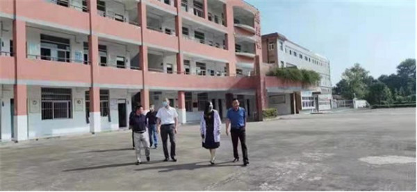 淮南市：陳光煚赴淮南十一中檢查2021級七年級新生學(xué)情調研檢測工作