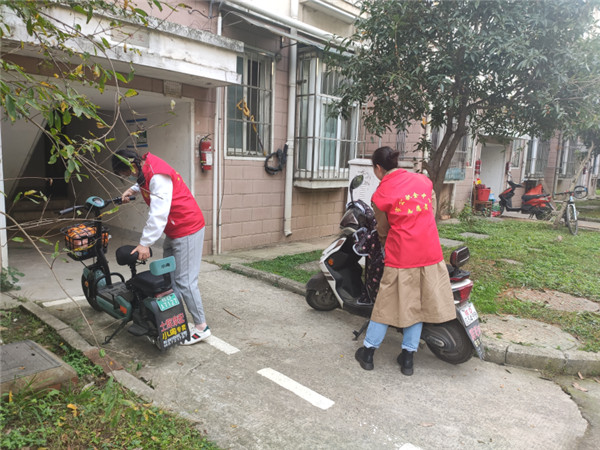 淮南市住房公積金管理中心前往共建社區開(kāi)展“文明養犬，規范停車(chē)”文明創(chuàng  )建活動(dòng)