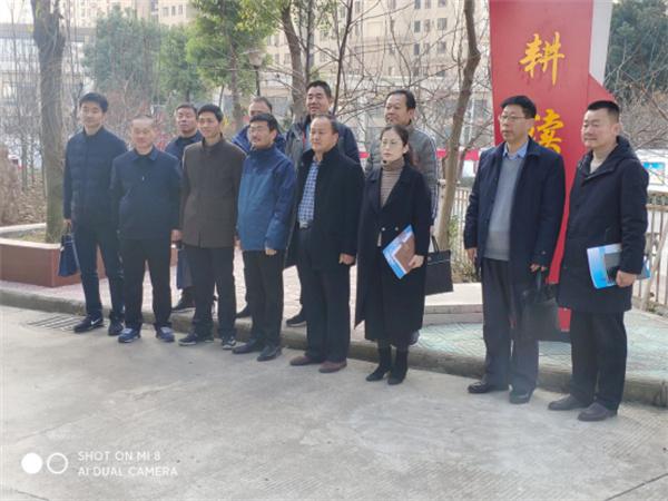 淮南：夯實(shí)校園安防基礎 提升校園安防質(zhì)效 ——市教體局召開(kāi)校園安全暨安防建設工作現場(chǎng)會(huì )