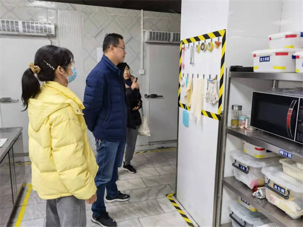 淮南市場(chǎng)監管局督查餐飲企業(yè)助力創(chuàng  )衛驗收