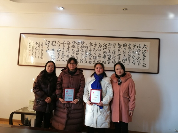 淮南市八公山區婦聯(lián)開(kāi)展“最美家庭”“最美婆媳”送獎下基層活動(dòng)