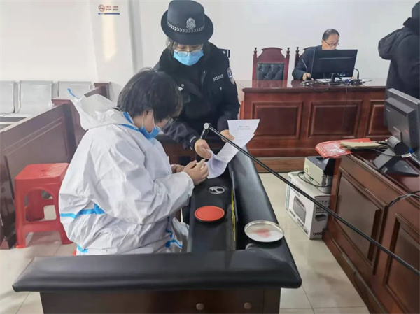 淮南壽縣一位90后女收銀員高消費，挪用資金百余萬(wàn)受審