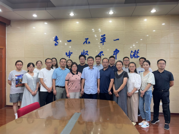 青藍攜手鑄良師，師徒結對共成長(cháng)  ——淮南一中舉行2022年度“青藍工程”師徒結對儀式