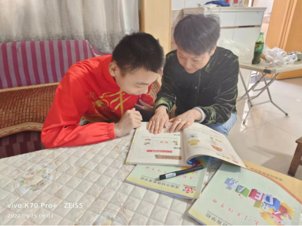 淮南市特殊教育學(xué)校持續開(kāi)展送教上門(mén)活動(dòng)