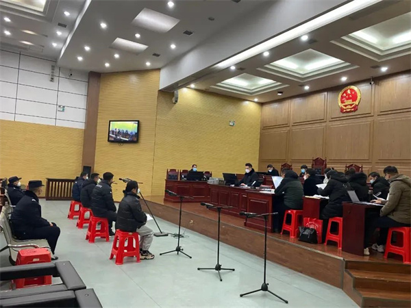 涉嫌制售毒品45余公斤！ 淮南壽縣法院公開(kāi)審理9名嫌疑人