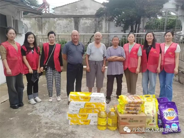 八公山鎮婦聯(lián)中秋節前夕開(kāi)展慰問(wèn)敬老院活動(dòng)