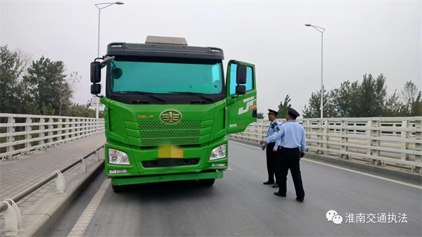 重拳出擊，淮南一輛超限100%以上貨車(chē)被查獲