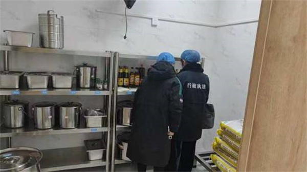 淮南市市場(chǎng)監管局高新區分局開(kāi)展校園食品安全“統一查、隨機檢”活動(dòng)