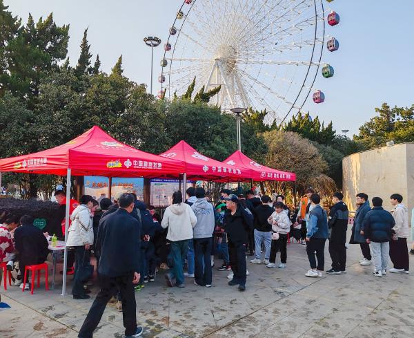 淮南福彩“出站銷(xiāo)售”春節人氣旺