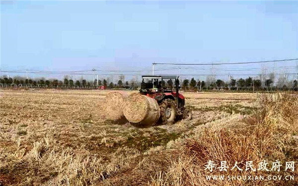 淮南壽縣張李鄉： 使用秸稈打捆機 禁燒備耕兩相宜