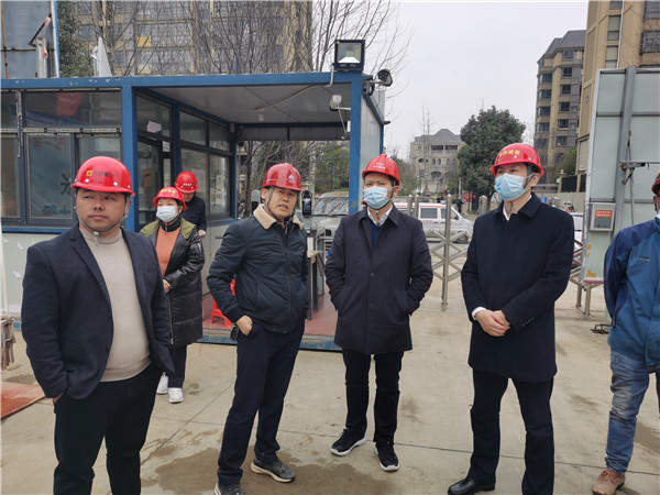 淮南：徐輝帶隊檢查建筑工地安全生產(chǎn)、揚塵防治和常態(tài)化疫情防控工作