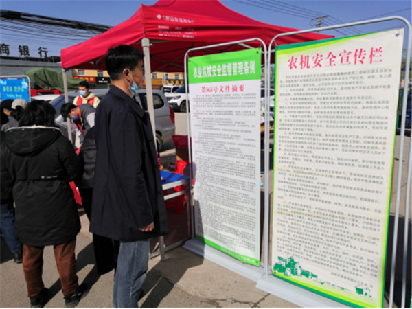 淮南高新區開(kāi)展農業(yè)機械安全知識宣傳暨 農機購置補貼辦理流程和預登記活動(dòng)