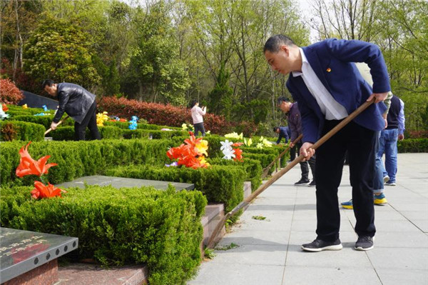 淮南市退役軍人事務(wù)局開(kāi)展“文明祭祀 平安清明”主題黨日活動(dòng)