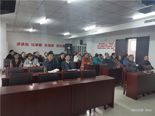 淮南市商務(wù)局組織全體干部職工集中收看全國脫貧攻堅總結表彰大會(huì )