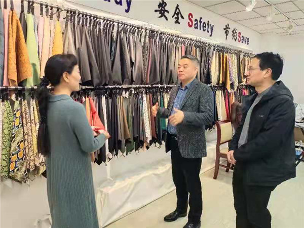 淮南田家庵區科技局赴上海新徽皮革制品有限公司招商考察