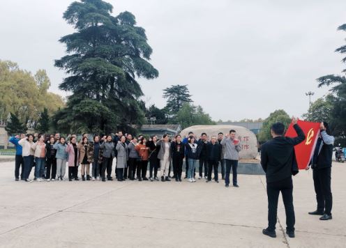 淮南市人社局開(kāi)展“追憶革命歷史、弘揚愛(ài)國主義”主題黨日活動(dòng)